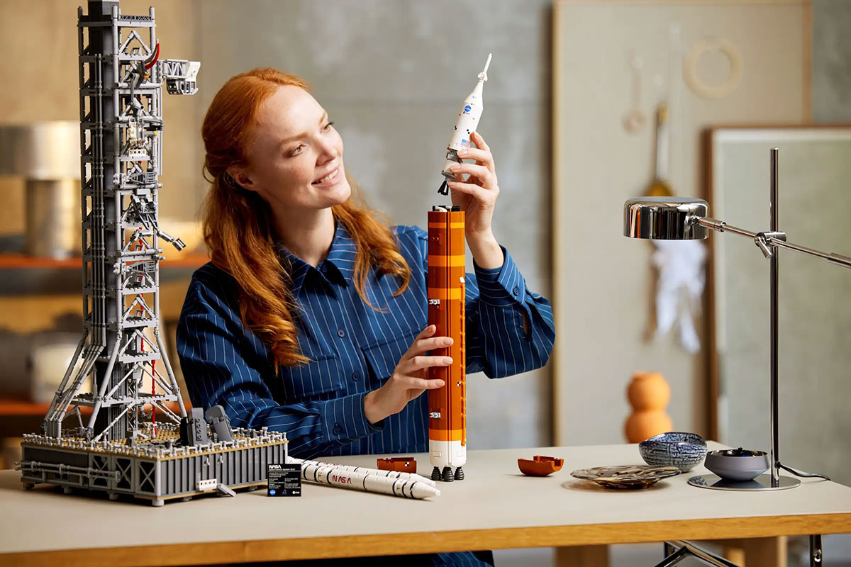 LEGO Icons NASA Artemis Space Launch System (10341): The Artemis SLS